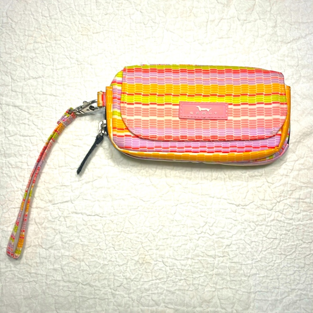 Scout wristlet wallet